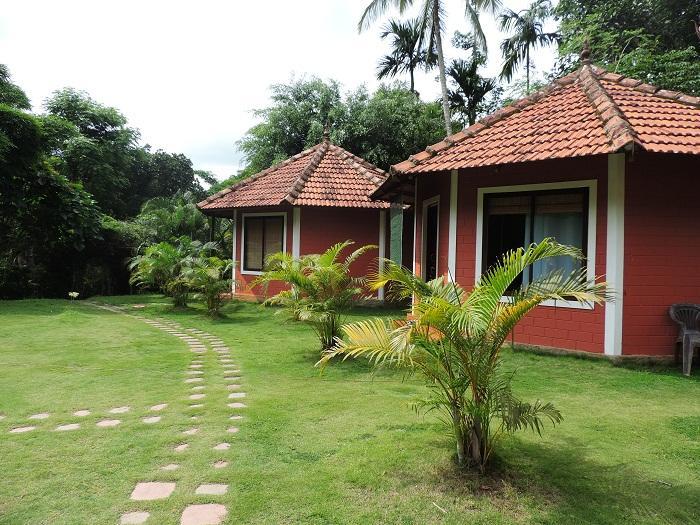 Sunbird Garden Resort Krishnagiri Екстер'єр фото