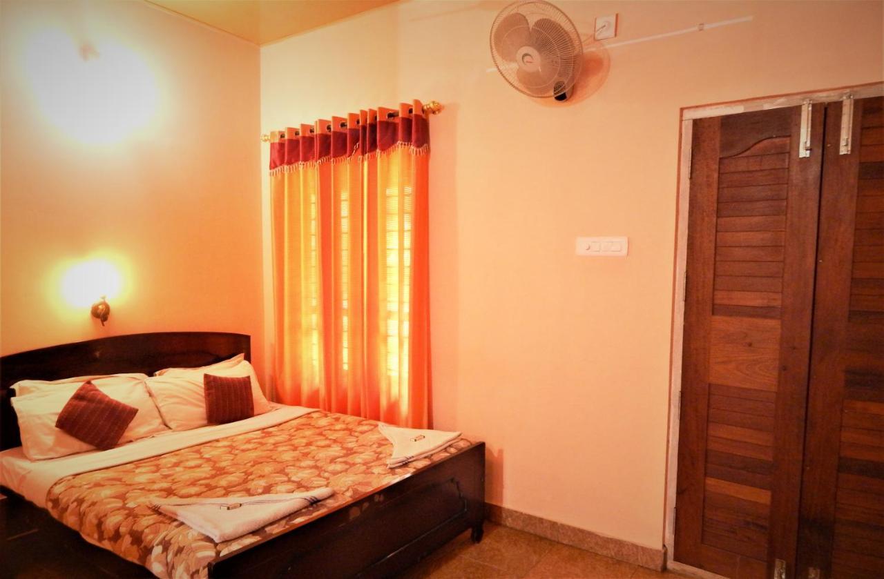 Sunbird Garden Resort Krishnagiri Екстер'єр фото