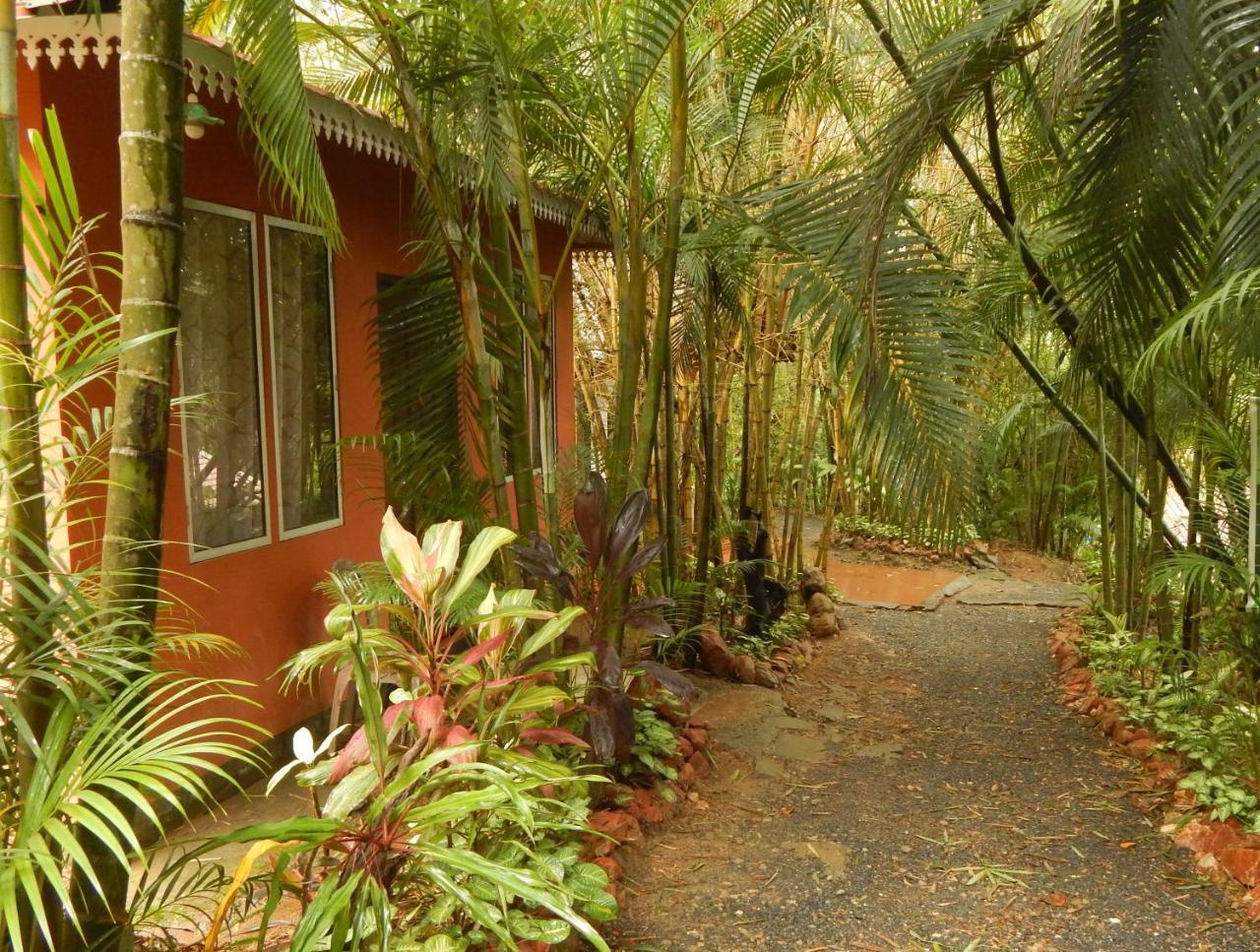 Sunbird Garden Resort Krishnagiri Екстер'єр фото